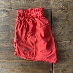 • lululemon - tracker short 4” •